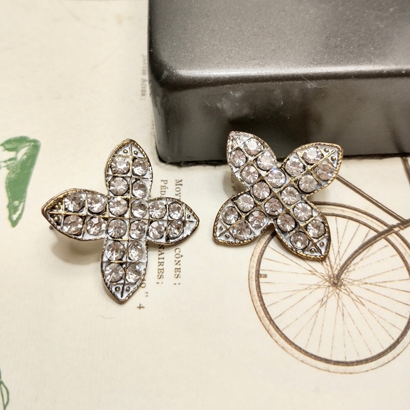 Rhinestone gold tone vintage stud earrings - Picture 1 of 4